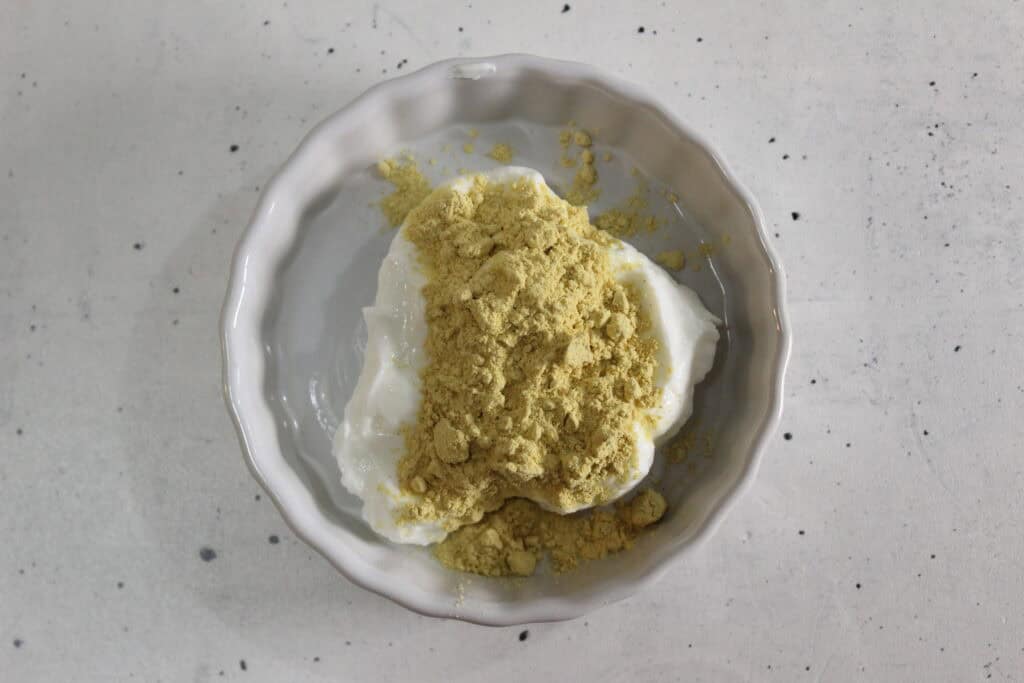 mixing the pumpkin powder and yogurt